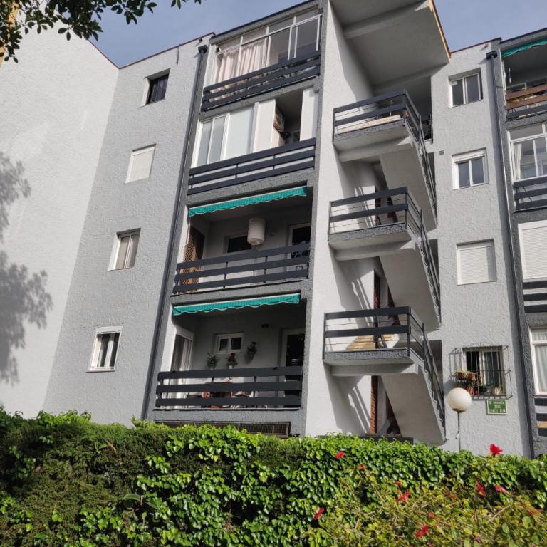 Beautiful 3 Bedrooms, 2 Baths, Balcony, Beach Apartment - Apartamento - 35