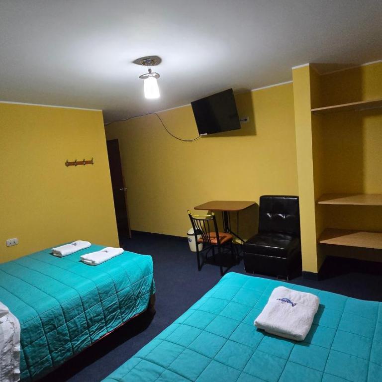 Hostal Amazonas - Family Room - 1