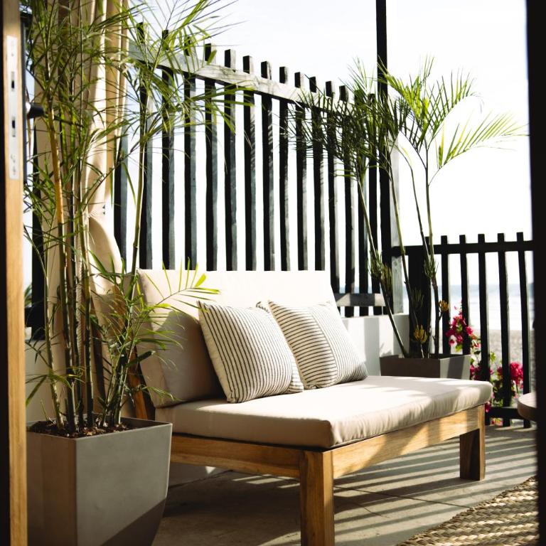 Idilio Beach Apartments - One-Bedroom Apartment - Oceanfront - 2