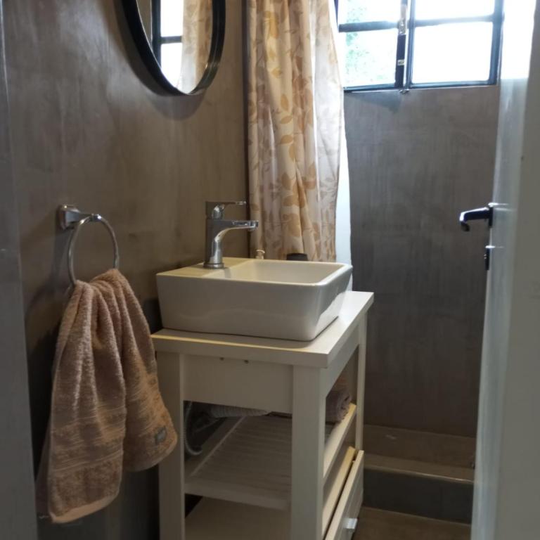 Casa con piscina en City Bell - Two-Bedroom House - 37