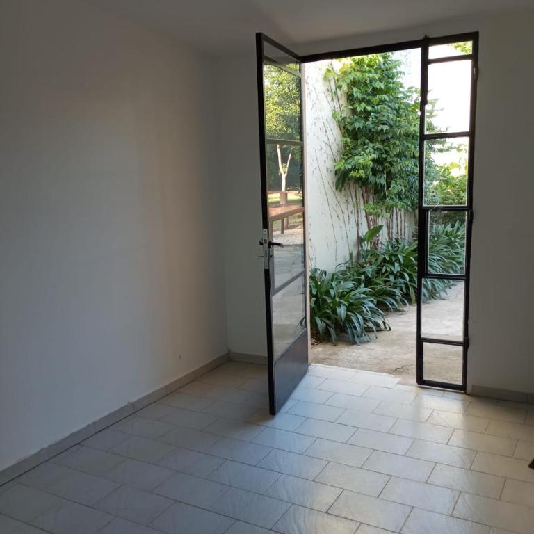 Casa con piscina en City Bell - Two-Bedroom House - 38