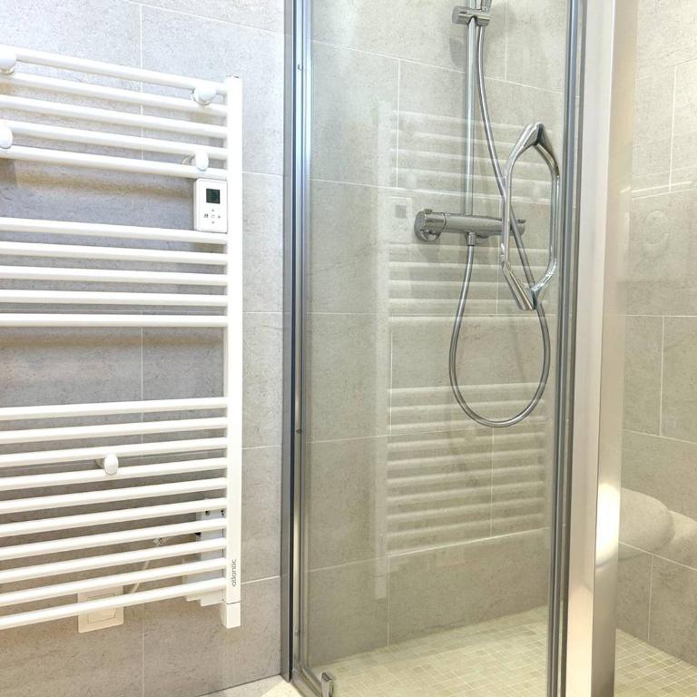 Villa spacieuse avec piscine privative à Bormes-les-Mimosas - FR-1-251-867 - Maison de Vacances - 17
