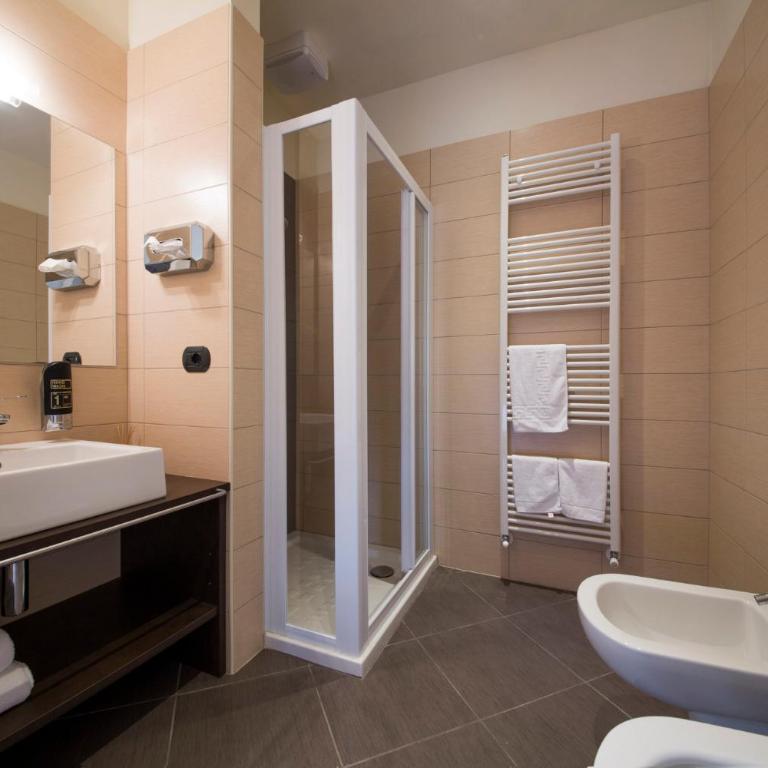 Albergo Chalet Abete Rosso - Habitación Doble con baño privado - 1 o 2 camas - 3