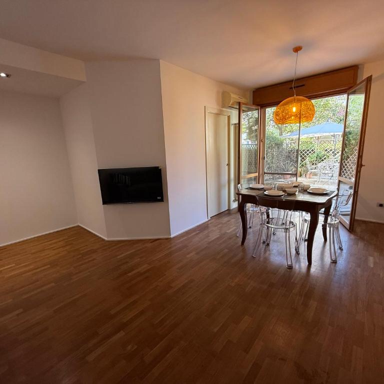 Rimini centro - Residenza Romy con giardino - 5 posti letto - Two-Bedroom Apartment - 2