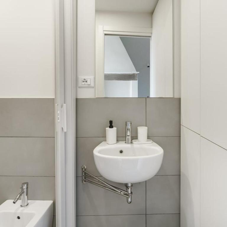 Elegant Apartment in the Heart of Florence - Appartamento con 1 Camera da Letto e Balcone - 23