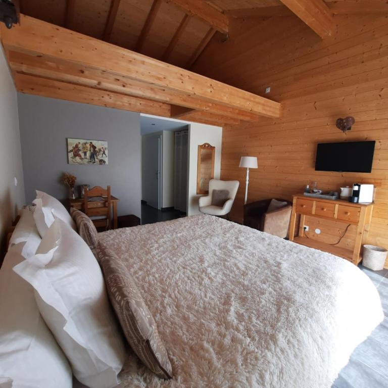 Au Cœur des Lacs - Chambres d'hôtes & spa - Chambre Lit King-Size avec Terrasse - Cellet - 2