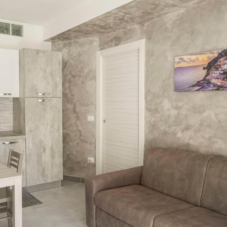 De Rosa Home Appartamento 4 posti letto, vicino al centro e al mare, con terrazza, aria condizionata, parcheggio privato e wifi - One-Bedroom Apartment - 3