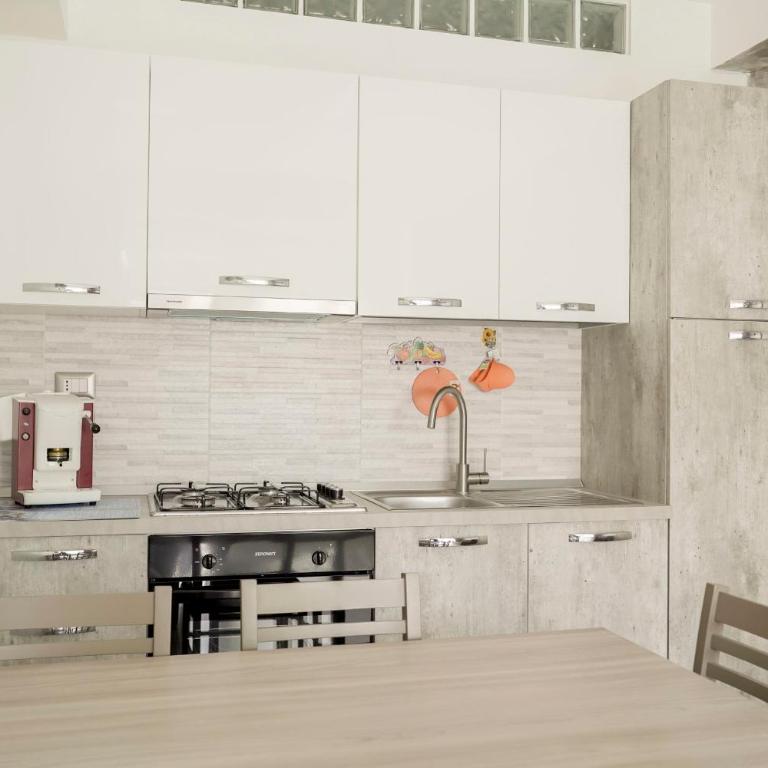 De Rosa Home Appartamento 4 posti letto, vicino al centro e al mare, con terrazza, aria condizionata, parcheggio privato e wifi - One-Bedroom Apartment - 6