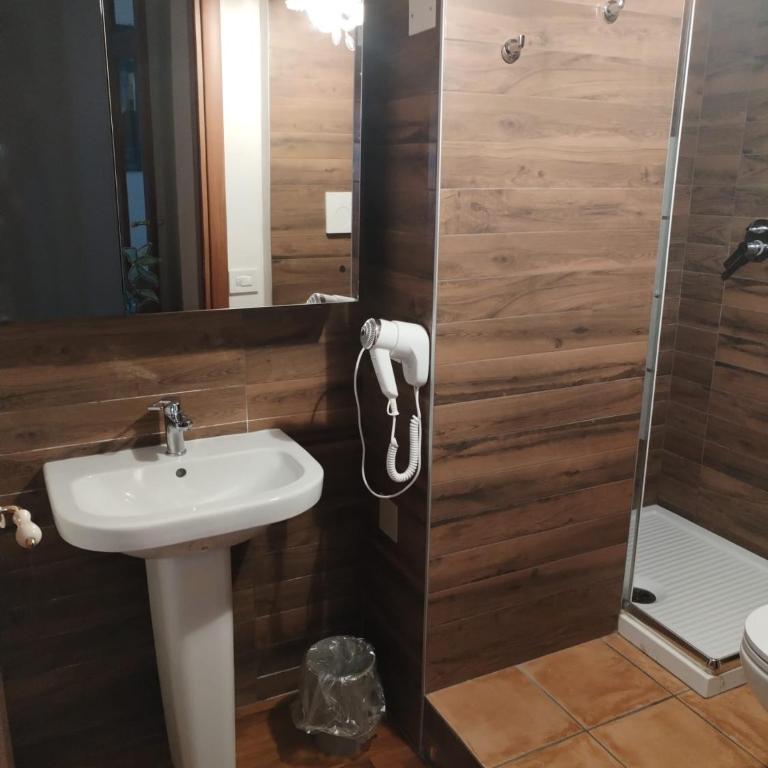 PALAZZO FULGHER - Camera Familiare con Bagno Privato - 9