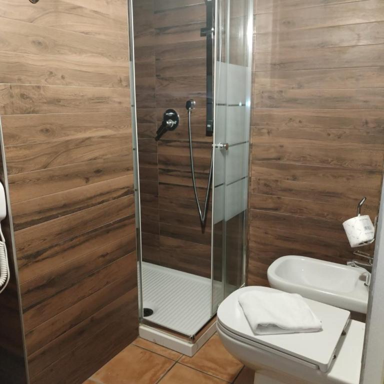 PALAZZO FULGHER - Camera Familiare con Bagno Privato - 10