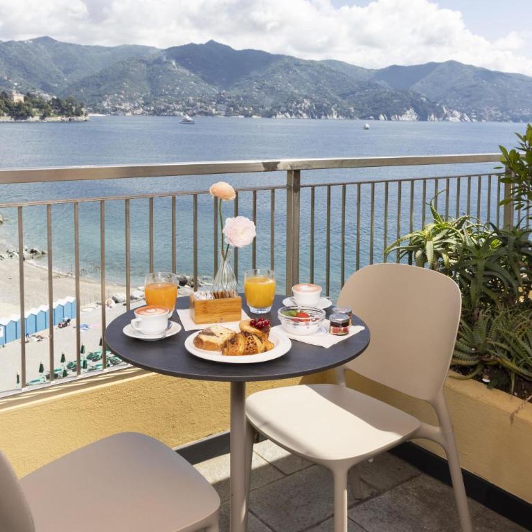 Best Western Regina Elena - Room with Queen and Single Bed - Sea View - 1