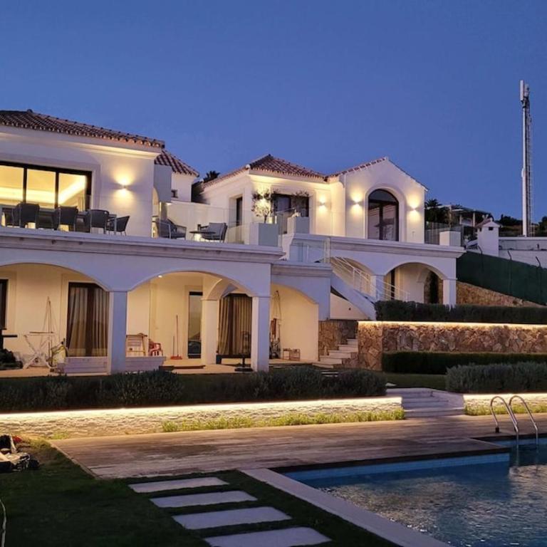 Villa Baltazar - Oceanview Luxury Retreat Near Sotogrande Polo & Golf - Villa frente a la playa - 2
