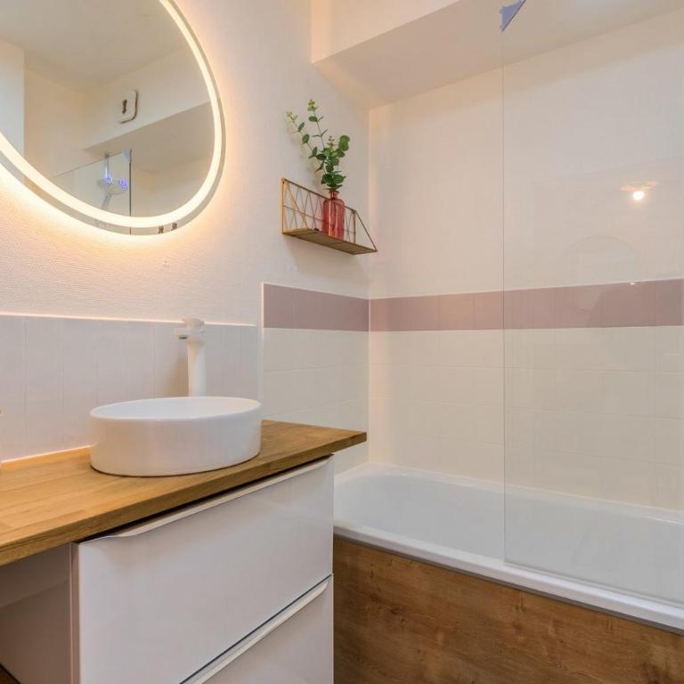 Studio calme avec parking, proche métro - Appartement - 17