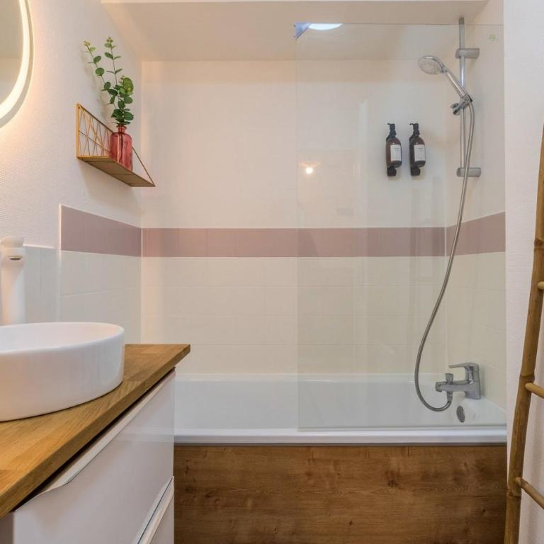 Studio calme avec parking, proche métro - Appartement - 18