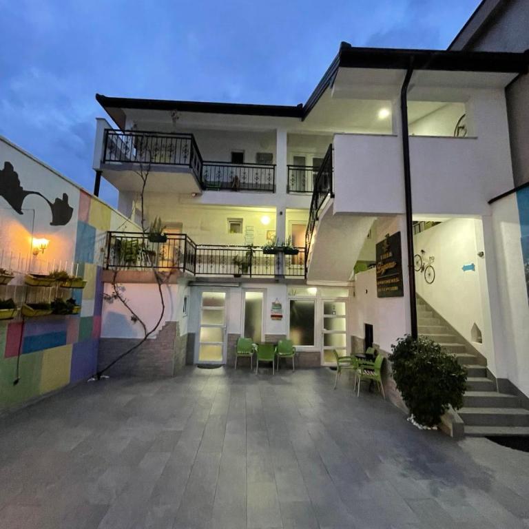 Galaxy Apartment near Old Brige - Two-Bedroom Apartment - 5