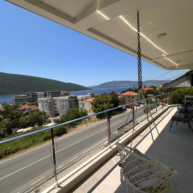 Deluxe Apartment 2-rooms - Two-Bedroom Apartment with Balcony and Sea View - 9