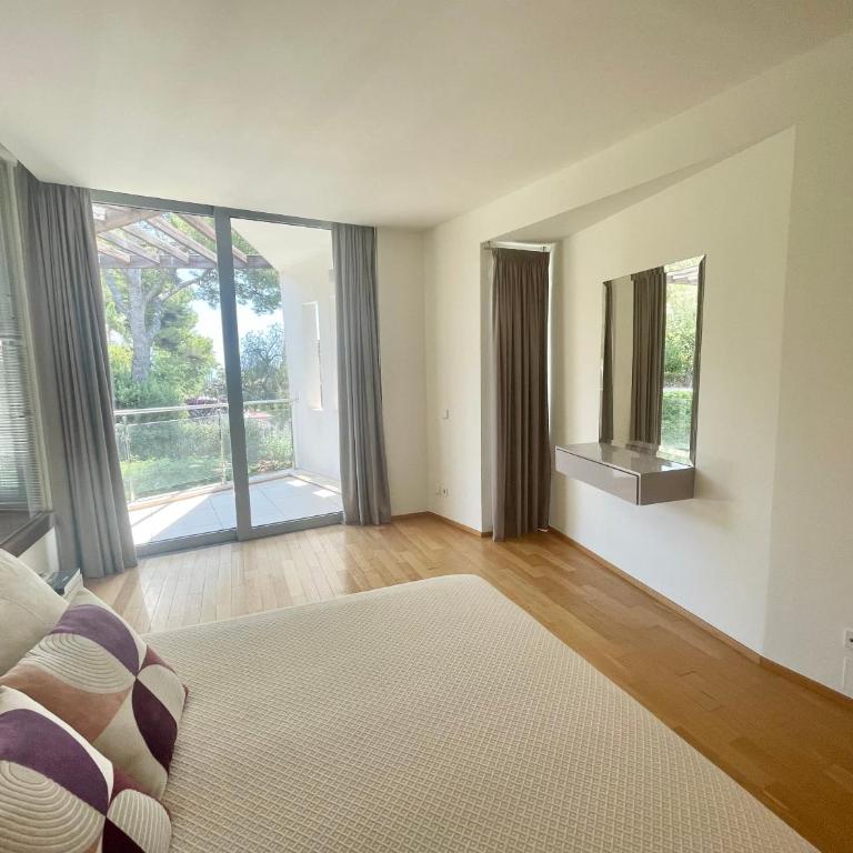 Modern villa in gated complex Sierra Blanca Marbella - Villa - 39