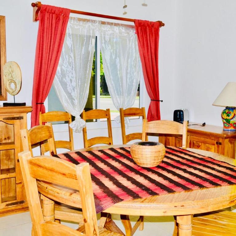 Deluxe Balcony Room With Swimming Pool Air Conditioning and Parking - Deluxe Quadruple Room - 14