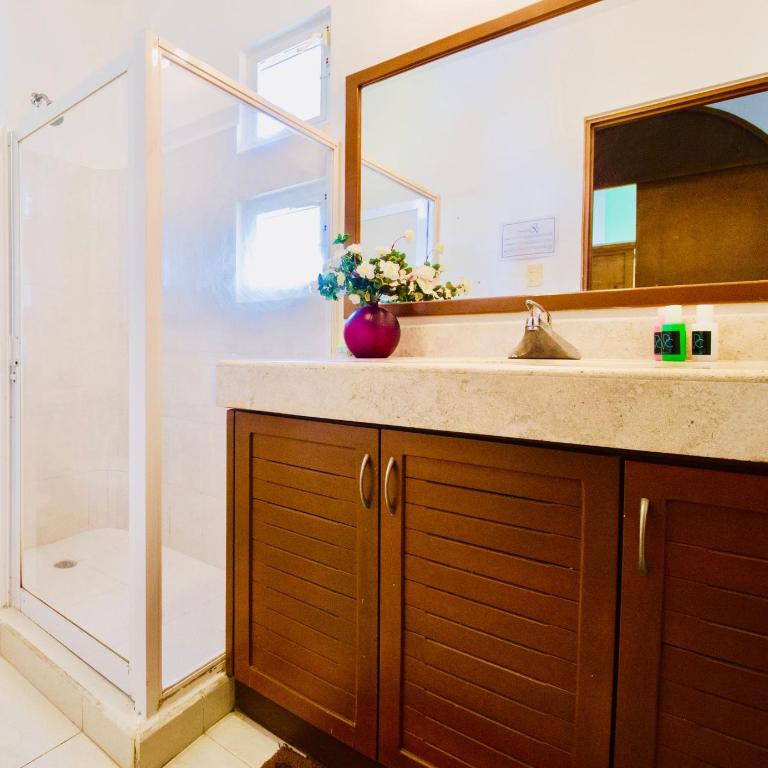 Deluxe Balcony Room With Swimming Pool Air Conditioning and Parking - Deluxe Quadruple Room - 18