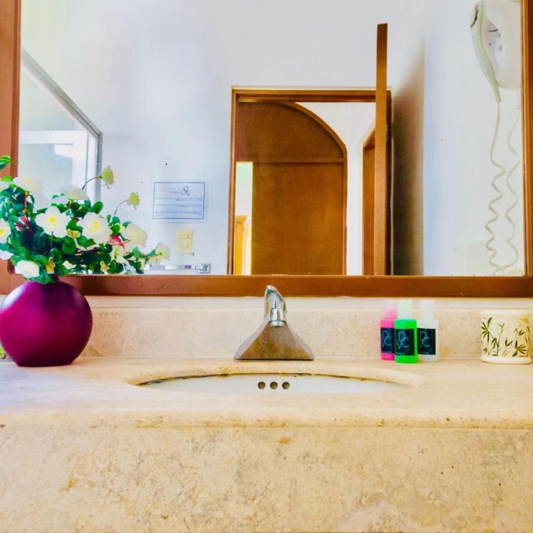Deluxe Balcony Room With Swimming Pool Air Conditioning and Parking - Deluxe Quadruple Room - 23