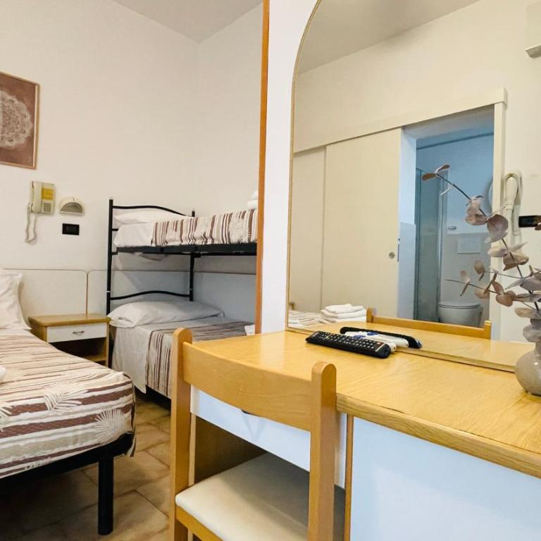 Albergo Villa Denny - Camera Quadrupla con Balcone - 23