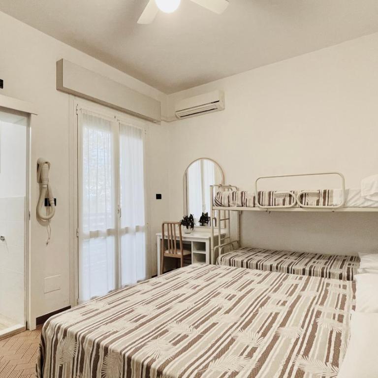 Albergo Villa Denny - Camera Quadrupla con Balcone - 24