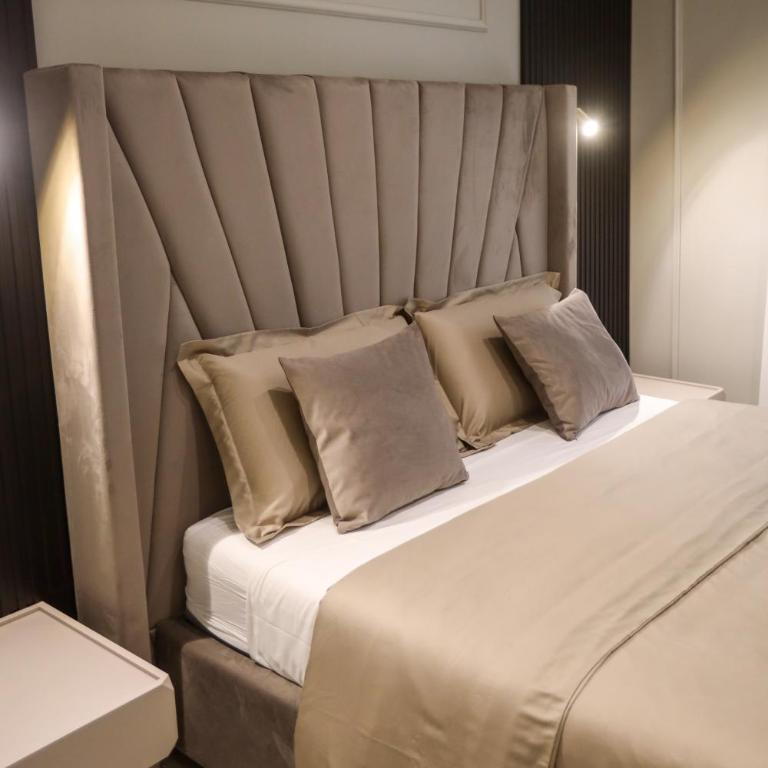 LUNA Gallery Suites - Superior King Room - 7