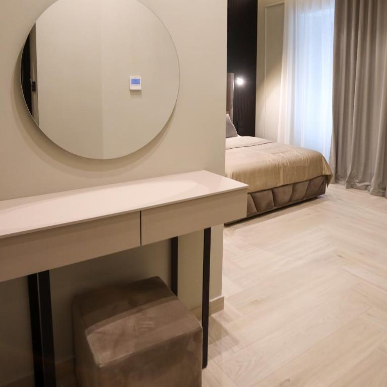 LUNA Gallery Suites - Superior King Room - 6