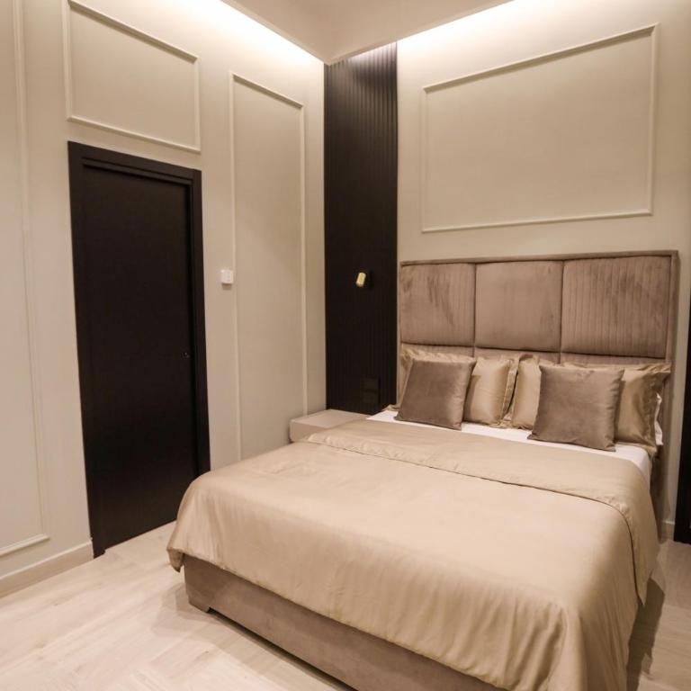 LUNA Gallery Suites - Superior Double Room - 6