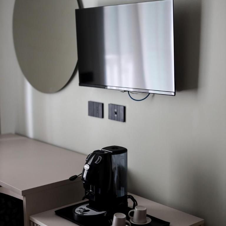 LUNA Gallery Suites - King Room - 9