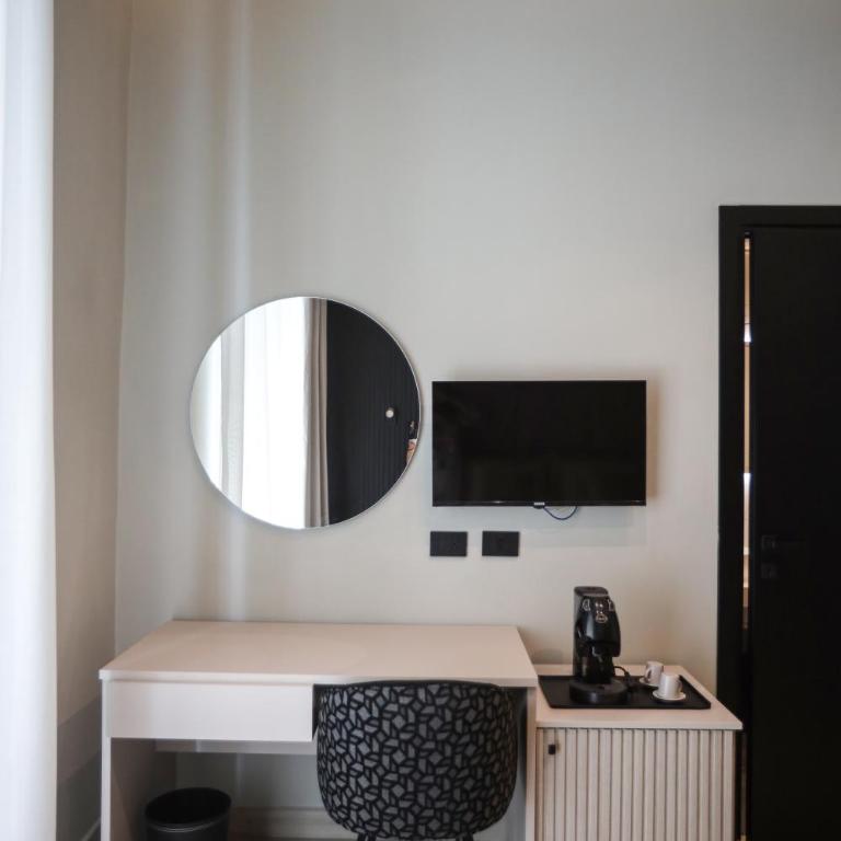 LUNA Gallery Suites - King Room - 7