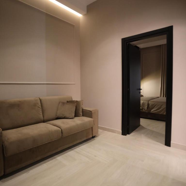 LUNA Gallery Suites - Deluxe Family Room - 7