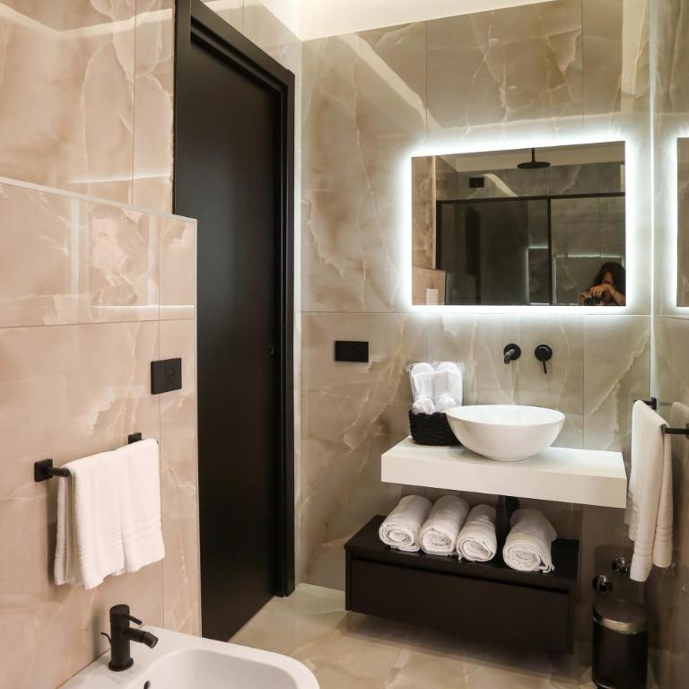 LUNA Gallery Suites - Deluxe Family Room - 6