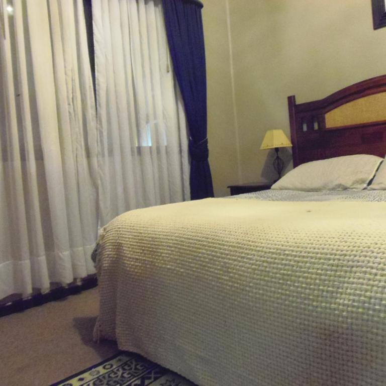 Hotel Empresarial - Habitación de Matrimonio - 6