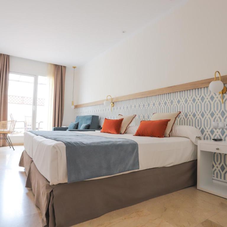 Hotel Oasis - Habitación Familiar con aparcamiento - 1