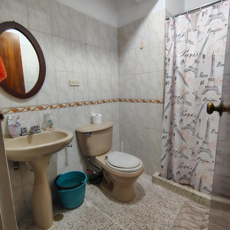Habitación amoblada con baño compartido - Double Room with Shared Bathroom - 2