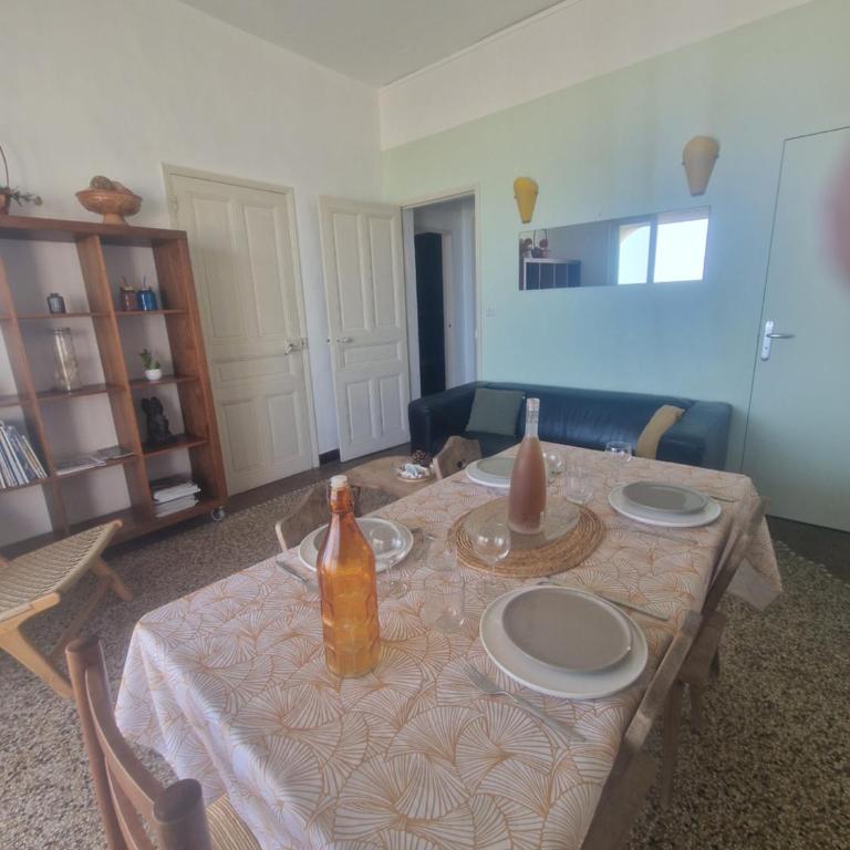 CARNON PLAGE évasion en bord de mer les pieds dans le sable accès privé et direct à la plage Logement T4 pour 6 pers Terrasse vue mer Parking privé gratuit Accueil personnalisé - Appartement 3 Chambres - Vue sur Mer - 11