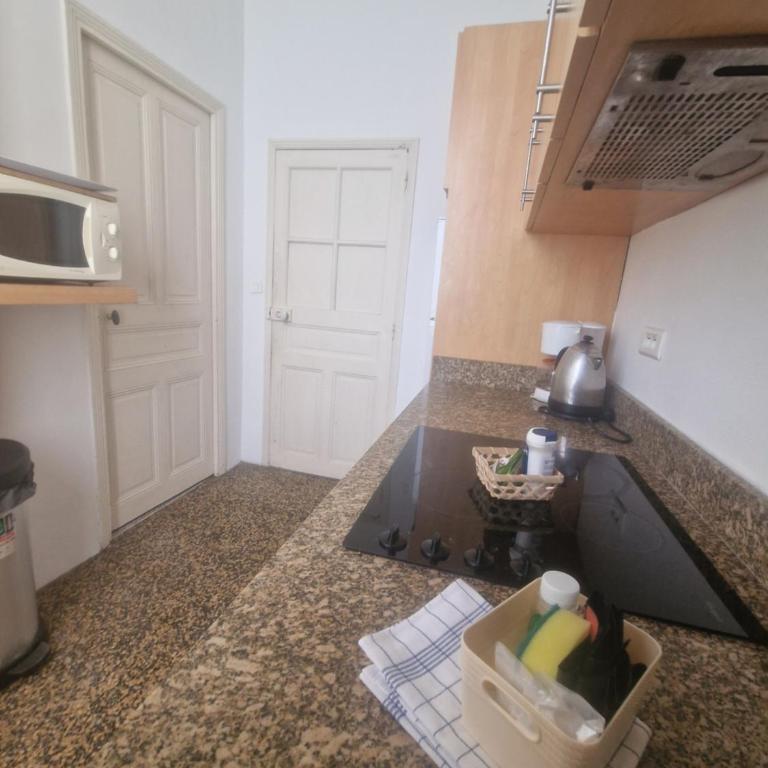 CARNON PLAGE évasion en bord de mer les pieds dans le sable accès privé et direct à la plage Logement T4 pour 6 pers Terrasse vue mer Parking privé gratuit Accueil personnalisé - Appartement 3 Chambres - Vue sur Mer - 13
