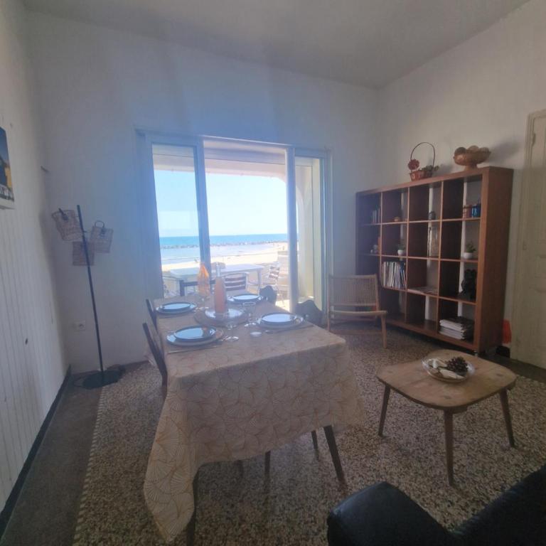 CARNON PLAGE évasion en bord de mer les pieds dans le sable accès privé et direct à la plage Logement T4 pour 6 pers Terrasse vue mer Parking privé gratuit Accueil personnalisé - Appartement 3 Chambres - Vue sur Mer - 9