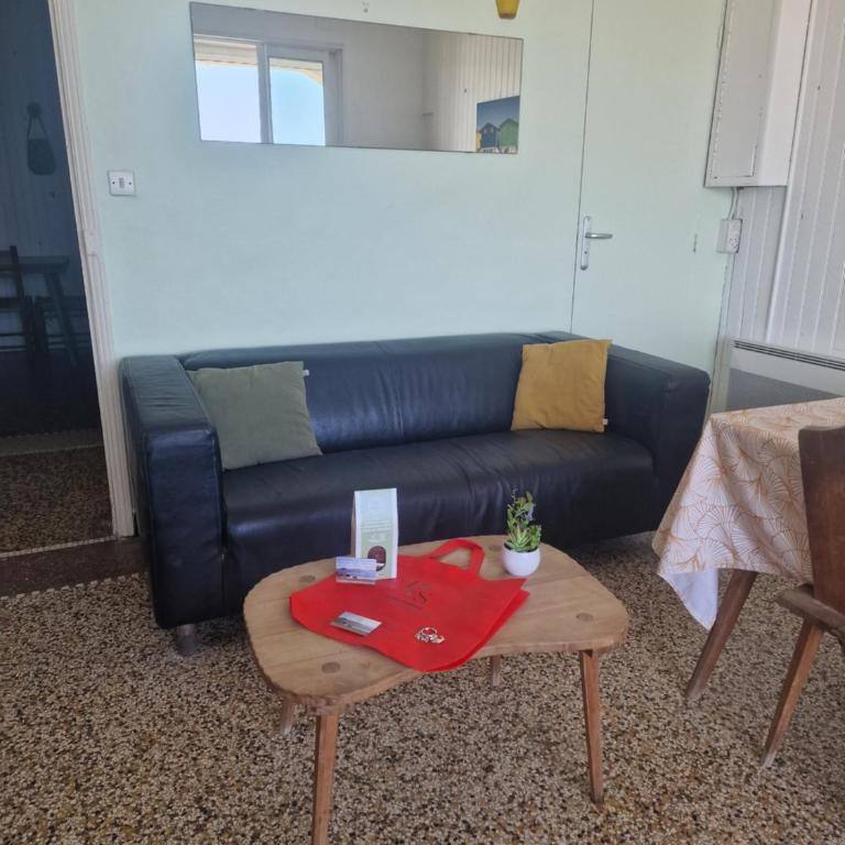 CARNON PLAGE évasion en bord de mer les pieds dans le sable accès privé et direct à la plage Logement T4 pour 6 pers Terrasse vue mer Parking privé gratuit Accueil personnalisé - Appartement 3 Chambres - Vue sur Mer - 8