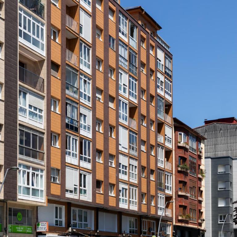 Acogedor Apto a 9 min de playa " Carbayu" - Apartamento - 32