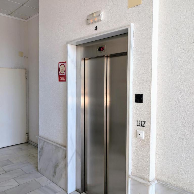 Apartamento con piscina de verano e invierno - Apartamento de 2 dormitorios con vistas a la piscina - 28