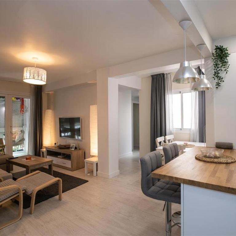 2 bedroom Central Apartment in Torremolinos - Apartamento de 2 dormitorios - 1