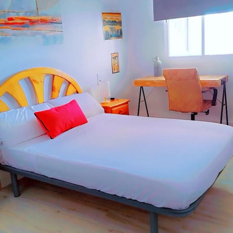 Apartamento reformado con terraza vistas al mar y a las piscinas de Magic World garaje y piscina frente a Balneario Aire acondicionadowifi - Apartamento de 2 dormitorios - 22