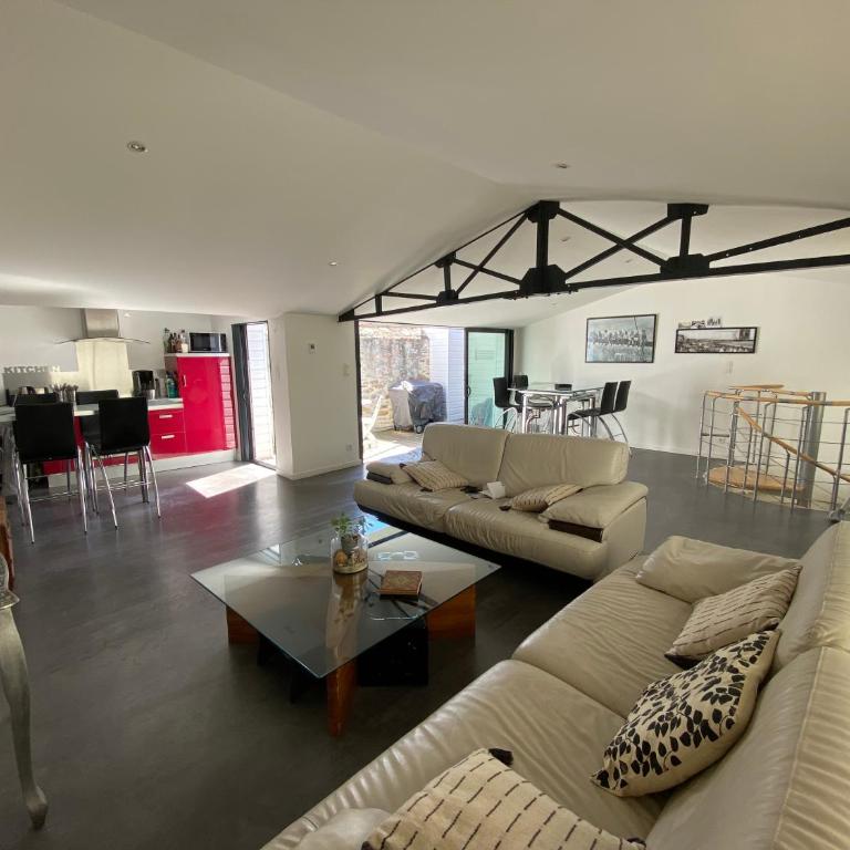 L'Olivier, Charmant loft centre-ville, plage à 300m et gare à 500m - Three-Bedroom Home - 1