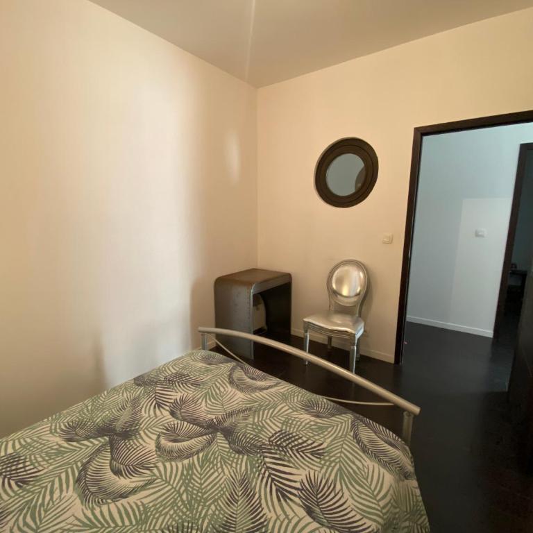 L'Olivier, Charmant loft centre-ville, plage à 300m et gare à 500m - Three-Bedroom Home - 13
