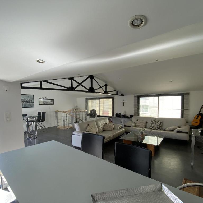 L'Olivier, Charmant loft centre-ville, plage à 300m et gare à 500m - Three-Bedroom Home - 4