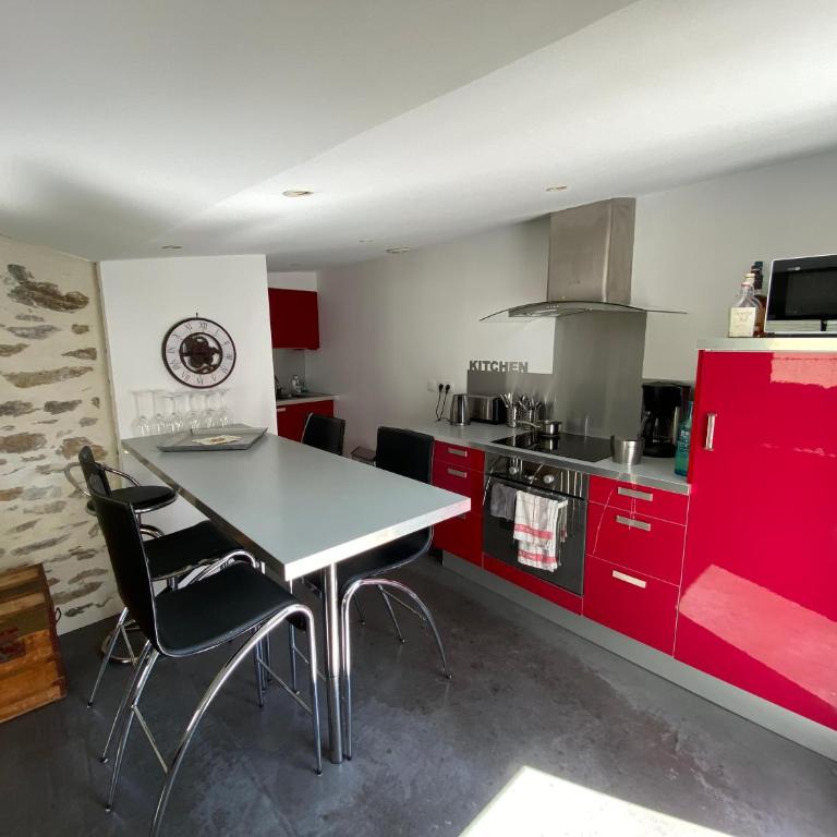 L'Olivier, Charmant loft centre-ville, plage à 300m et gare à 500m - Three-Bedroom Home - 6