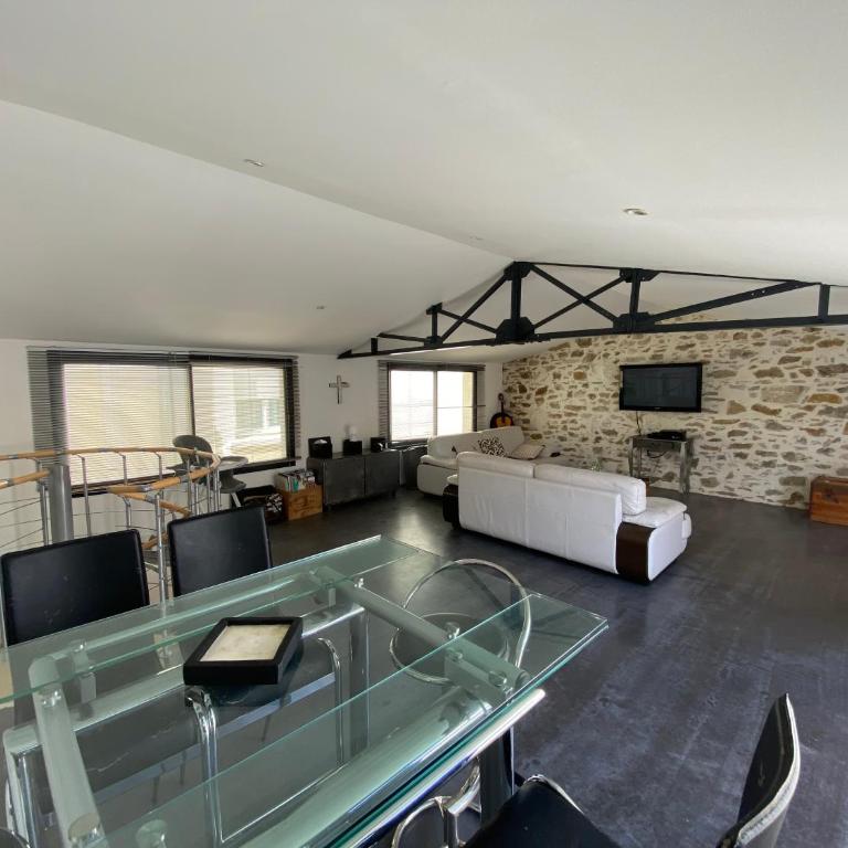 L'Olivier, Charmant loft centre-ville, plage à 300m et gare à 500m - Three-Bedroom Home - 5