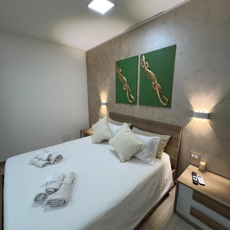 BLUE HOUSE Catania - Cozy B&B Near the Sea and Historic Center - Sicily - Executive Triple Room - 11